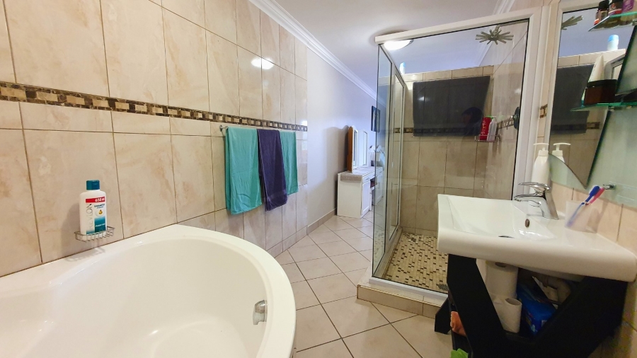 3 Bedroom Property for Sale in Dana Bay Western Cape